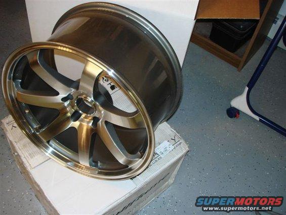 http://www.supermotors.net/getfile/482258/fullsize/gravity-rims-002.jpg