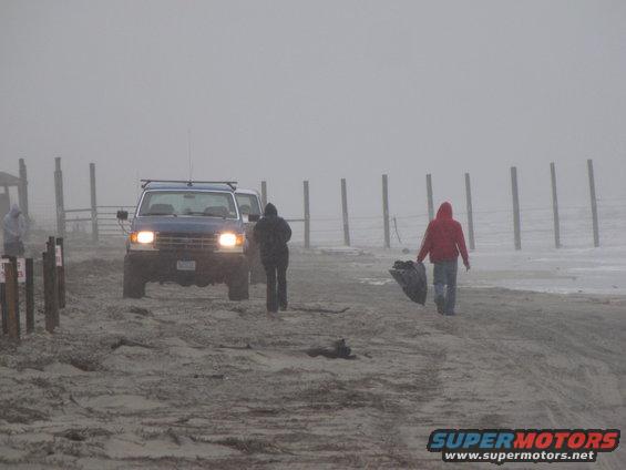 beach-cleanup-91711-787.jpg