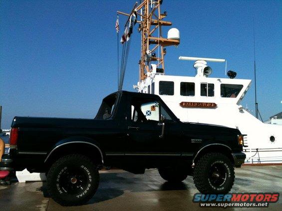 bronco.jpg Clean up Top down sitting next to the boat