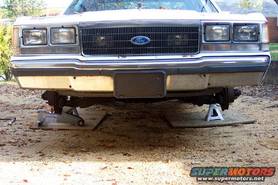 100_1289(small).jpg Front End on Jack Stands