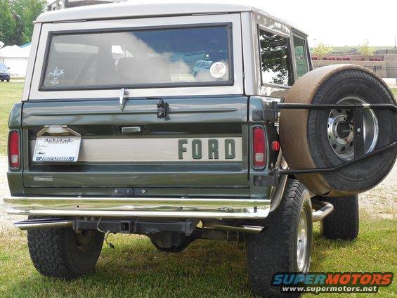 bumperr4.jpg The spare swingaway was replaced a few years ago, and this one was sandblasted & powdercoated.

The colors are 2000 Eddie Bauer Expedition Estate Green & Light Prarie Tan.