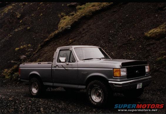 1992fordf15087.jpg My second truck was a Ford F-150 1987. As you can see it was pretty standard off-shelf equipment, but that was about to change!
