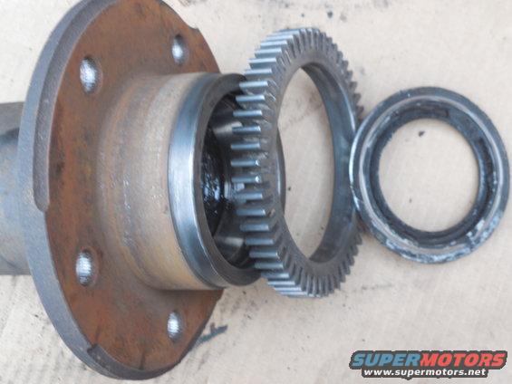 brakehub.jpg 5/95-96 hub, '93-96 tone ring E7TZ2B409B (F37A-2C182-AC), & 5/95-96 inner wheel seal