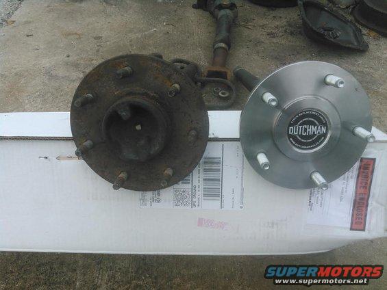 12.jpg 7-lug axleshaft vs my new 5-lug axleshaft. 

the hub doesn't stick out very far. this doesn't bother me too much but it would have been nice if the hub went far enough to reach inside the wheel more. 