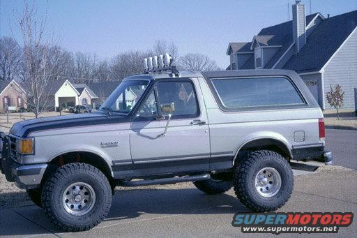 broncosideview2.jpg Early shot of Bronco with 4" Superlift and 35" MT/Rs.