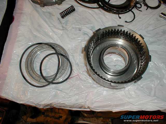 reversedrum.jpg The reverse clutch drum and piston