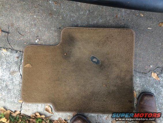 5.jpg Floor mat has seen better days.