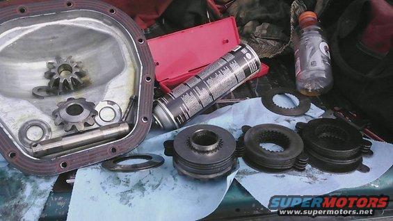 16425511_10209683657981033_2089567531_n.jpg replacing TracLok clutches in the 10.25&quot; with the 2-pinion Ford case.