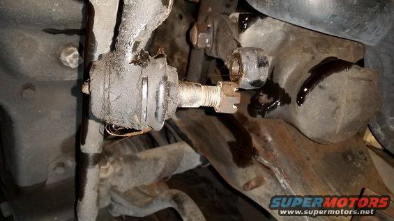 20171222_183101.jpg The inner tie rod has been removed, and the nut holding the pitman arm is loose.  There is no room for my pitman arm puller, so the gear must be removed in order to take the pitman arm off.