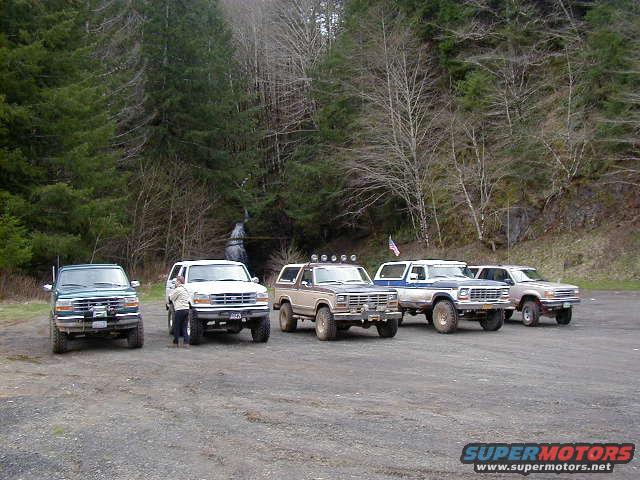 group_pic_at_the_waterfall.jpg Parked by the waterfall along hwy. 6 at Bates road.
(4/6/2002)
