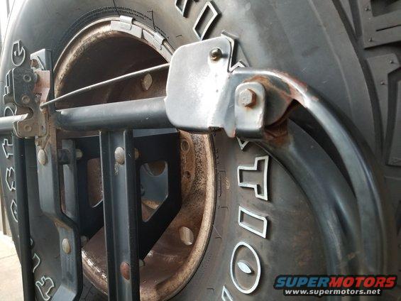 20181009_181014.jpg The swingaway latch handle is severely bent, but salvageable.

[url=https://www.supermotors.net/vehicles/registry/media/1142273][img]https://www.supermotors.net/getfile/1142273/thumbnail/20181010_175735.jpg[/img][/url]