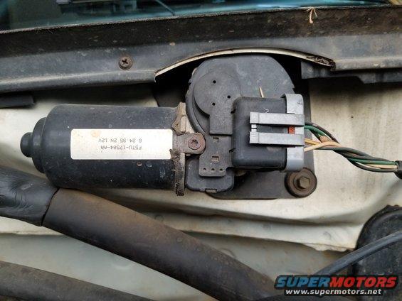 20181009_181420.jpg OE wiper motor F5TU-17504-AA
made 6-24-95  2N 12V
IF THE IMAGE IS TOO SMALL, click it.