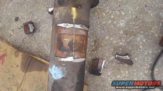 8.jpg all 4 sections broke off. now you can grind the tube smooth for the new perches