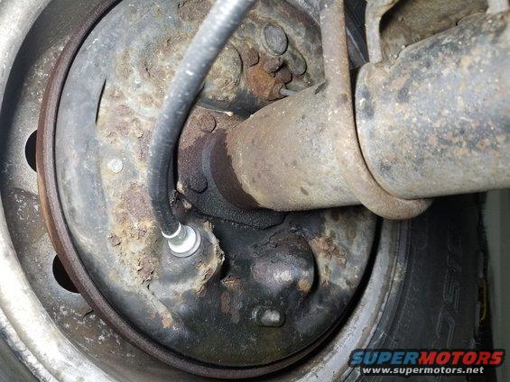 20200601_154833.jpg The RHR wheel seal is leaking diff oil, but it doesn't seem to be getting on the brakes.
IF THE IMAGE IS TOO SMALL, click it.

[url=https://www.supermotors.net/registry/2742/12884-4][img]https://www.supermotors.net/getfile/518258/thumbnail/bearingremover.jpg[/img][/url] . [url=https://www.supermotors.net/registry/2742/12739-4][img]https://www.supermotors.net/getfile/895328/thumbnail/brakedrum.jpg[/img][/url]