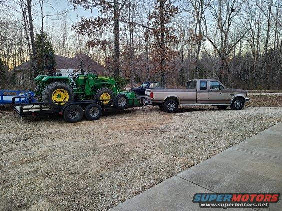 tinadeere.jpg This is ~5600# of truck pulling a ~3000# trailer with a ~7500# tractor on it for a total of ~16Kip GCW. It was obviously overweight when starting off, but surprisingly easy to steer & brake.