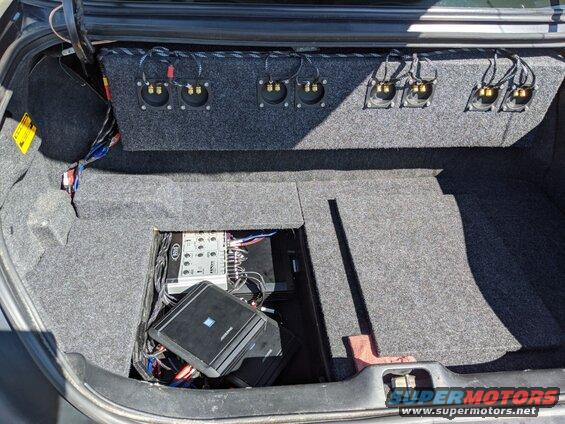 img_20200410_112219.jpg "05 Crown Vic LX Trunk
False floor open to show Alpine Amps, some wireing, and x-over.