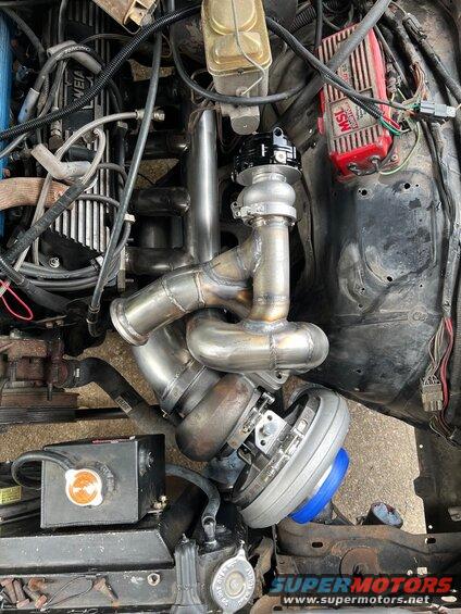 9-header2.jpg Installed in the car front view.