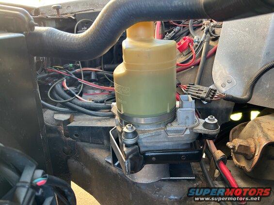 28-pump.jpg Volvo power steering pump sitting on the frame rail in the bracket tacked together.
