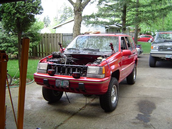 engine-installation-002.jpg Looks good with the 2" lift and 31s