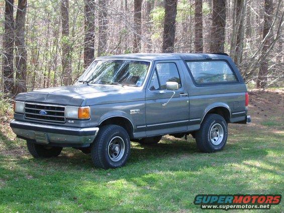 bronco2.jpg That license plate mount on the front bumper doubles as a fold-down step.