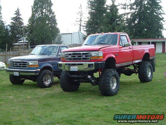 red-vs.-blue--left-front.jpg Big Red next to my previous truck, a stock '92 F-250 on 33's.