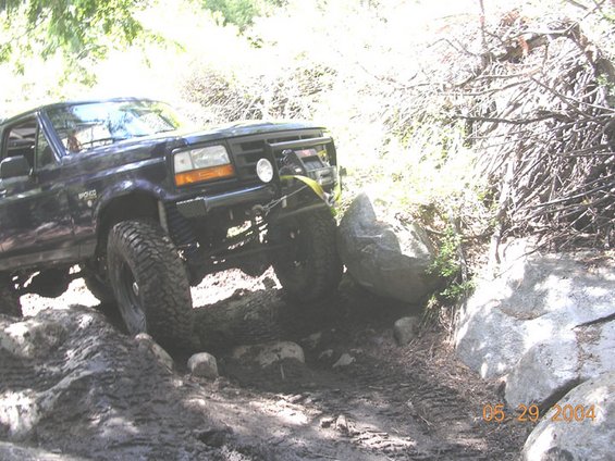damoncadillac4.jpg you have to negotiate between rocks/hills and the edge.  Makes tire placement, traction and throttle control important