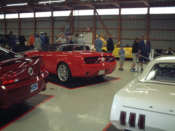 dscf0105.jpg 2005 Mustang Production (left) vs. Concept (right)