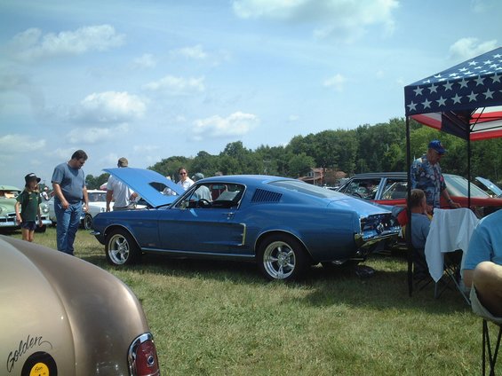 dscf0066.jpg Nice Mustang by our location in the "stock" section of the show.