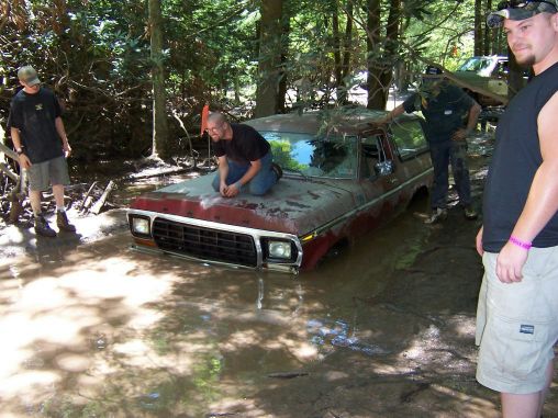 100_0201.jpg Mike sunk his rig right after Kev did in the same hole. Will's looking for the good ol' winch cable