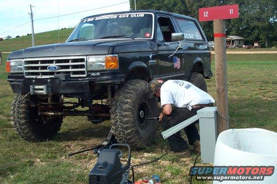 dcp_2733.jpg Jim Westcot changing tires