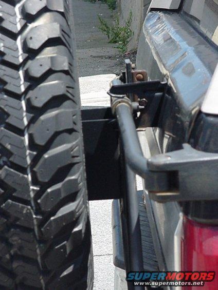 mvc685f.jpg extended tire mount