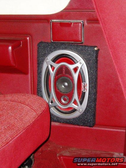 rear-speakers-001.jpg 