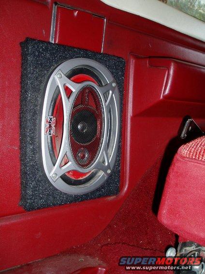 rear-speakers-003.jpg 