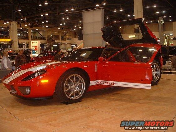 autoshow13.jpg 2005 Ford GT