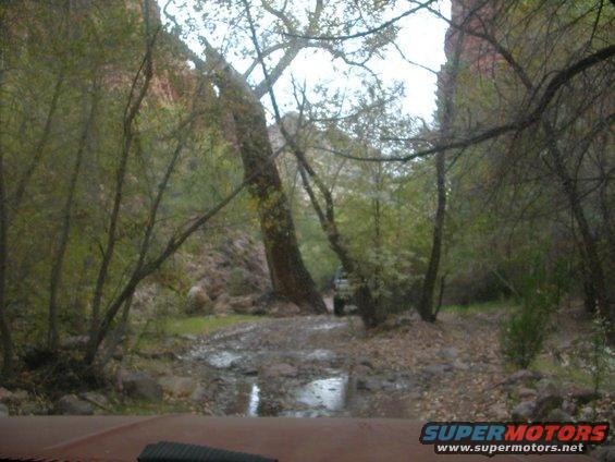 dscn1496.jpg Creek bed on the way out from the cabins.