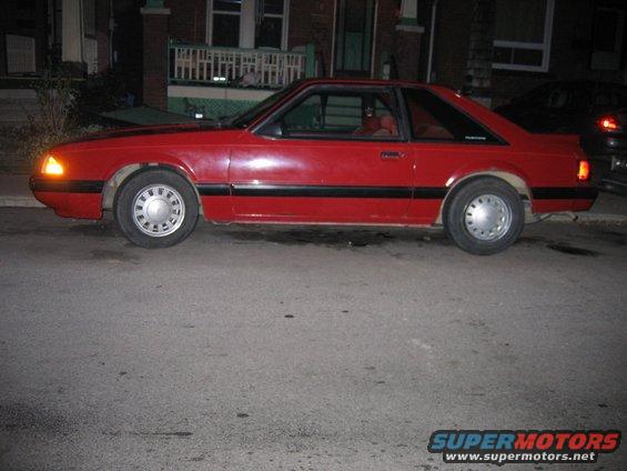 sexy-stang-003.jpg Left side,  dented in left front fender, only one that has no rust, ahh how nice  lol