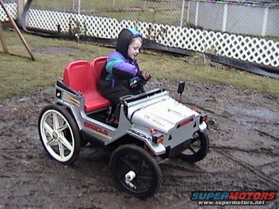 gauchograyjeephwintermud.jpg Hunter in the modified Gaucho jeep with 20" bike tires in the back and 16" in the front for the snow season.
Custom nylon rear adaptors.
Anyone have any mag bike rims they don't want? Email  me scheki@lycos.com