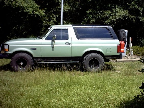 jun24169.jpg New wheels and tires (15x10 Pro Comp Rock Crawlers and 33x12.50 BFG M/T's).