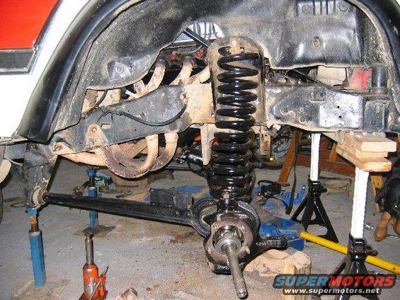 drivers-side-diff--coil.jpg Getting the "bits" into position, I decided to stick with the superlift drop down arms for the time being, if they start cosuing me any greif I will swap them for F150 ones & manufacture a bracket for them to bolt on.