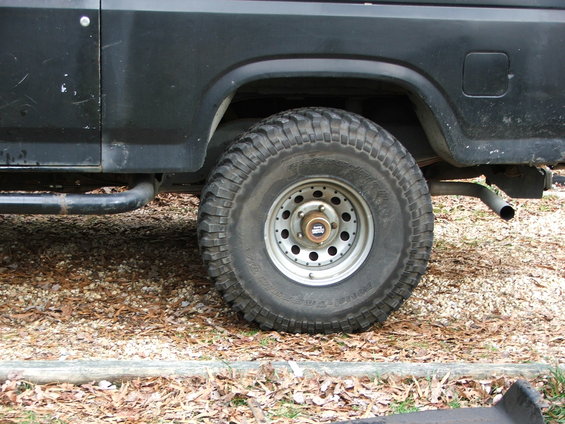 82-35-up-close.jpg rear upclose w/ the 35's