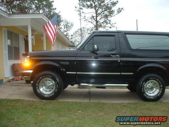 1995-bronco-001.jpg Driver-side