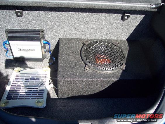 100_0135.jpg Subwoofer and amp.