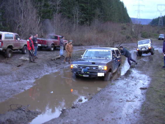 dscn3864.jpg Jeff hookin up the rescue line