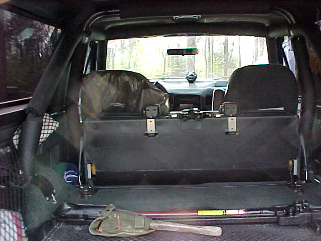 mvc007s.jpg rollcage in a Bronco