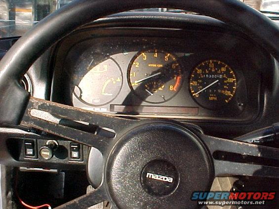 mvc018f.jpg View of functional gauge cluster showing 150.000 original miles.