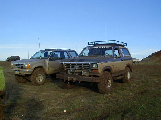 p3050067.jpg Kens bronco and my explorer on the otherside