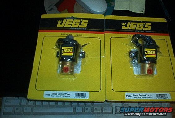 im000912.jpg Here's the line locks I'm going to use.  They are Jegs Stage Control Valve kits.  These are the same devices dragsters use to lock up there front brakes for burnouts.  I bought one for the front and one for the rear brakes.