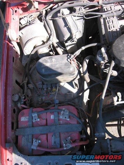 efi--left.jpg Left side of the engine compartment. Mike Located the Vacuum box over there.