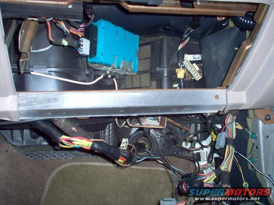 n10.jpg Even though not equipped, this harness is wired for Illuminated Entry & power antenna.