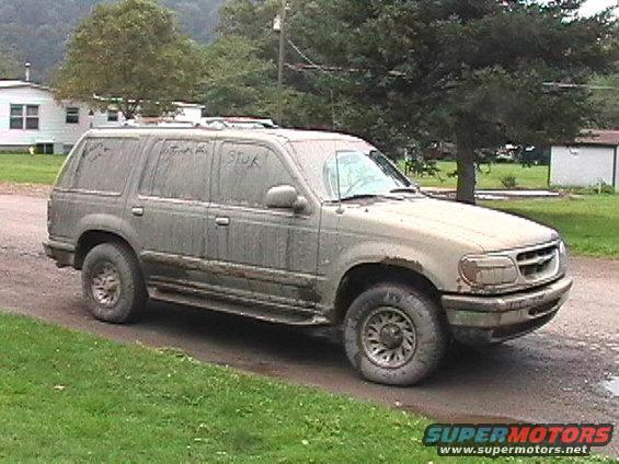 67f04829(1159).jpg Who says SUV's never see mud?